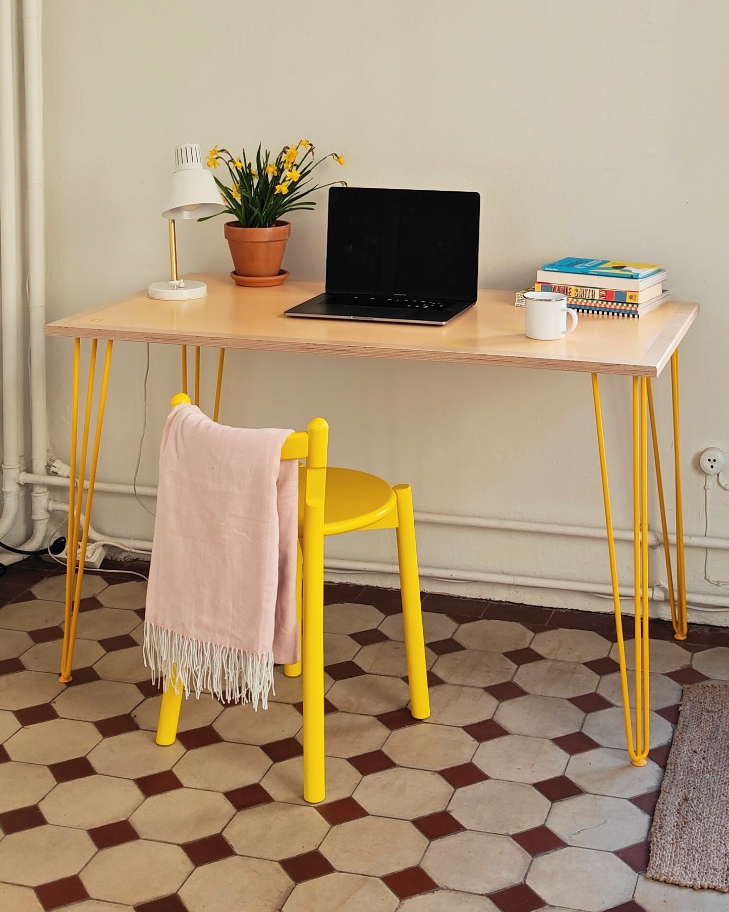 Desk Priya